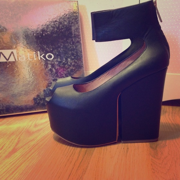 Matiko Shoes - Black Ankle Wrap Platform Pump by Matiko.