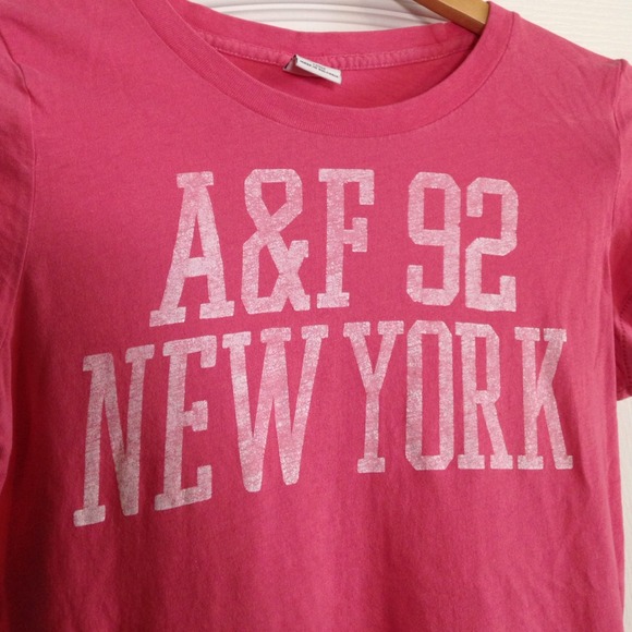 ️⛔️BUNDLED⛔️ A&F Screen Printed Tshirt - Picture 2 of 4