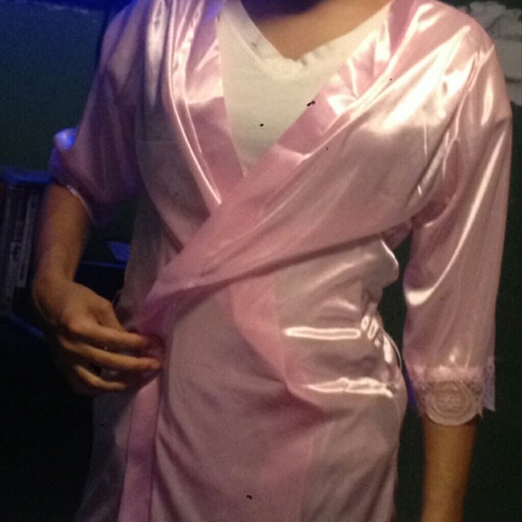 Robes - Picture 3 of 4