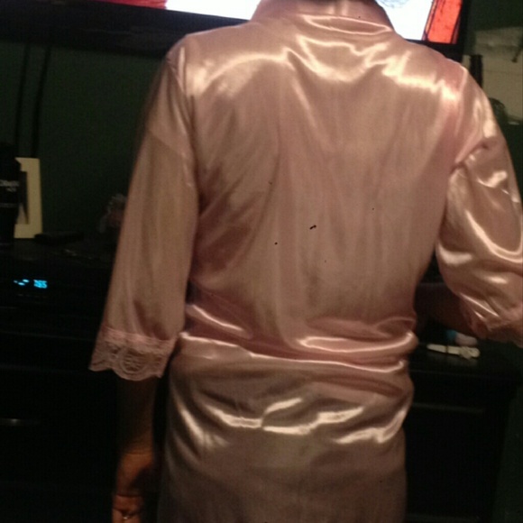 Robes - Picture 4 of 4