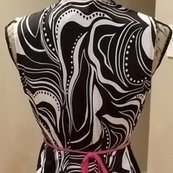 Sleeveless white and black top - Picture 2 of 4