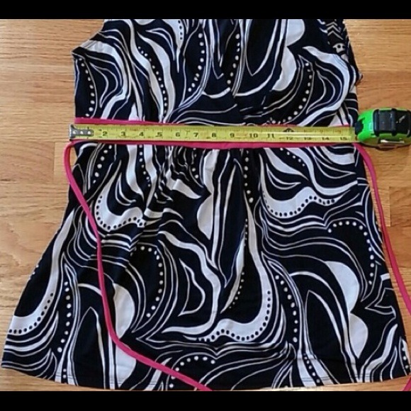 Sleeveless white and black top - Picture 4 of 4