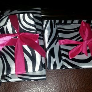 .Make up Bags set of 2