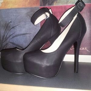 Cute Black Pumps