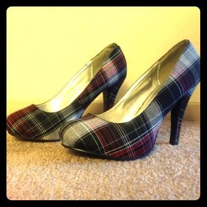 Cute plaid shoes!