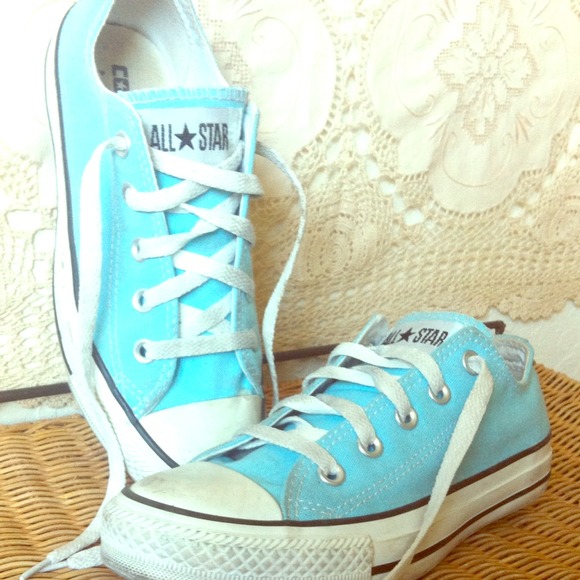 🐬LIGHT BLUE CONVERSE 🐬 PERFECT FOR SCHOOL!!!