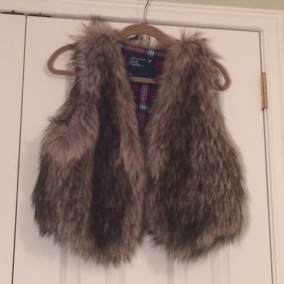 American Eagle Outfitters Jackets & Blazers - American Eagle Faux Fur Cropped Vest