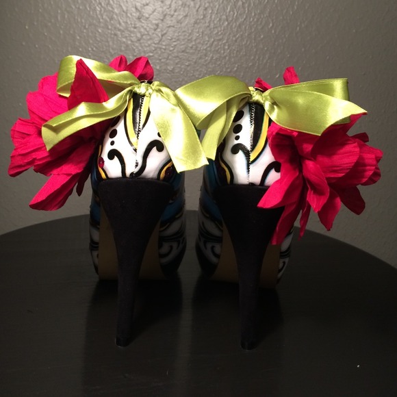 Avril Lavigne "day of the dead" stlilettos - Picture 3 of 4