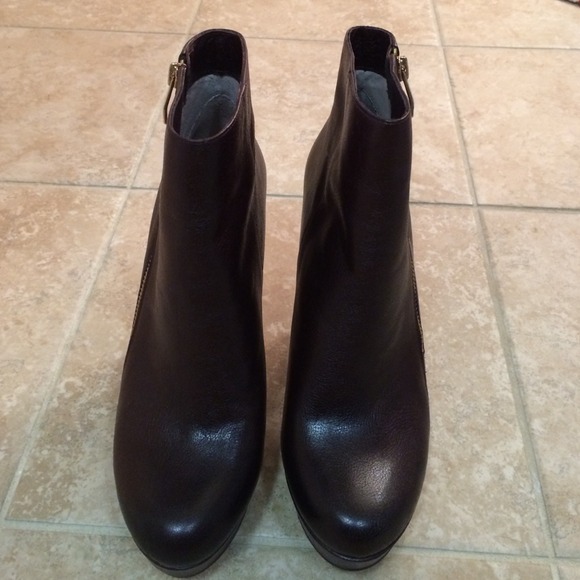 **SOLD** Vince Camuto Jerra boot