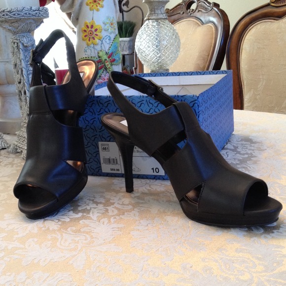 Vera Wang Shoes - Sold to @tinamac6 ❤️ Vera Wang brown faux leather