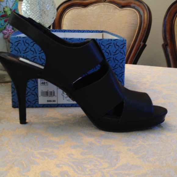 Sold to @tinamac6 ❤️ Vera Wang brown faux leather - Picture 2 of 4