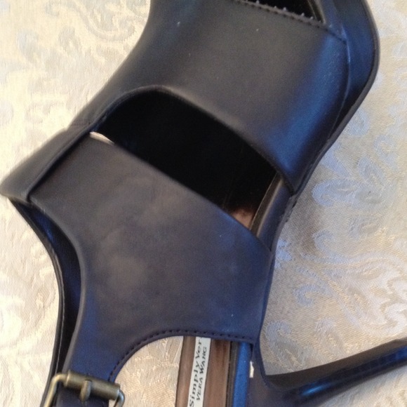 Sold to @tinamac6 ❤️ Vera Wang brown faux leather - Picture 4 of 4