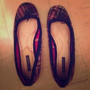 American Eagle close toed slides grey black, pink