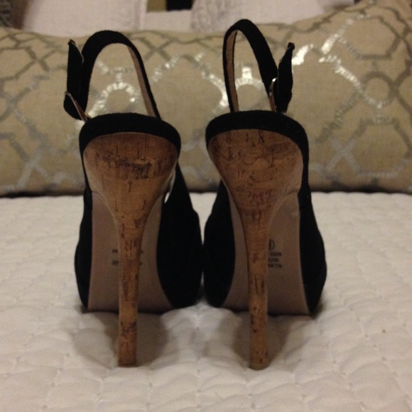 Heels - Picture 3 of 3