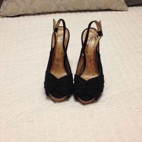 Heels - Picture 2 of 3