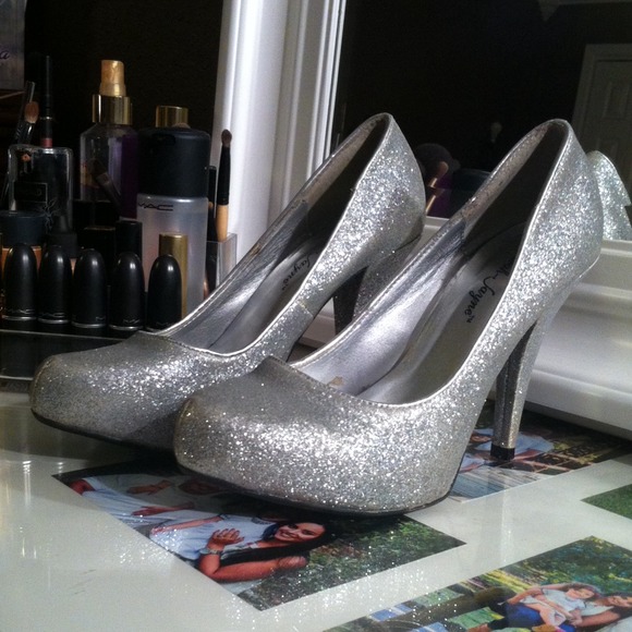 Shoes - Silver glitter heals