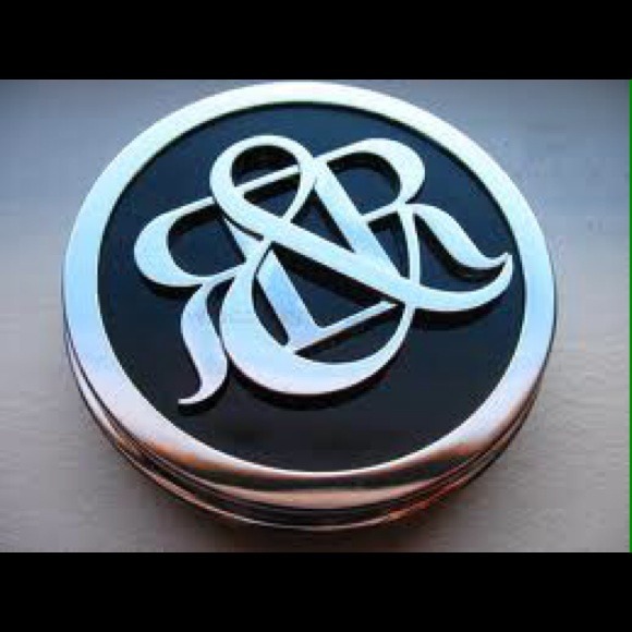 🎀🎀Rock n Republic Powder🎀🎀