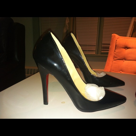 Black Pumps