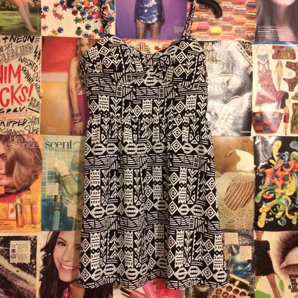 🌟HP 1/28🌟Tribal Print Dress - Picture 2 of 4