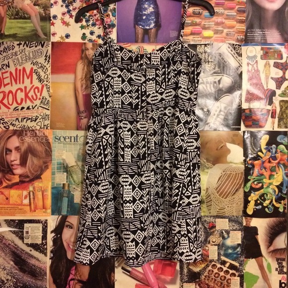 🌟HP 1/28🌟Tribal Print Dress - Picture 3 of 4