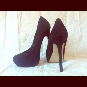 Steve Madden Bevv Black Suede Pumps