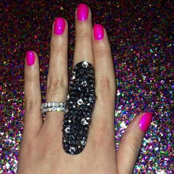 🏮REDUCED🏮Full finger swarovski ring size 7