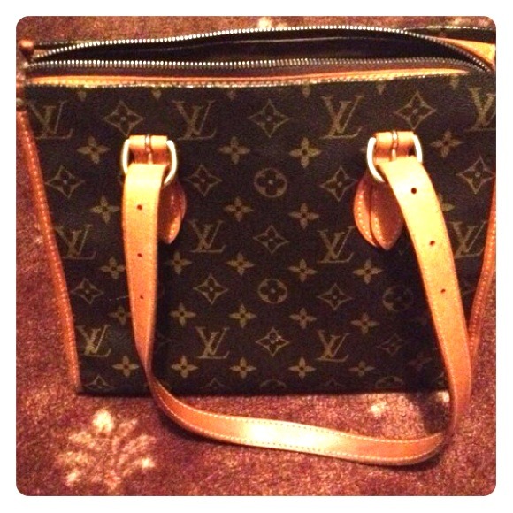 Louis Vuitton Handbags - Authentic Louis Vuitton handbag in great condition
