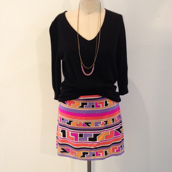 ❌SOLD❌Alice & Trixie neon Aztec silk mini skirt - Picture 3 of 4
