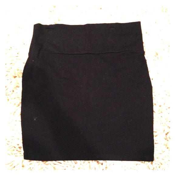 Simple, Stretchy, Black Bodycon Skirt - Picture 1 of 1