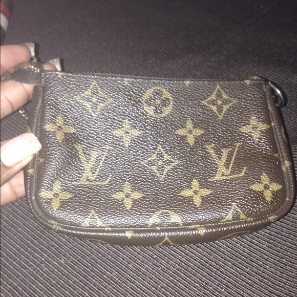 🎀🎀💯Authentic Louis Vuitton Mini Pochette🎀🎀