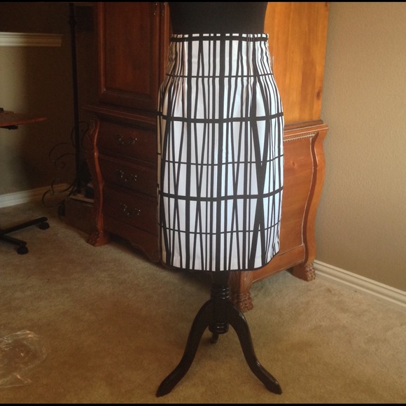 NWT black & white skirt