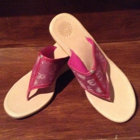 UGG Pink Wedge Sandals NWT SIZE 9