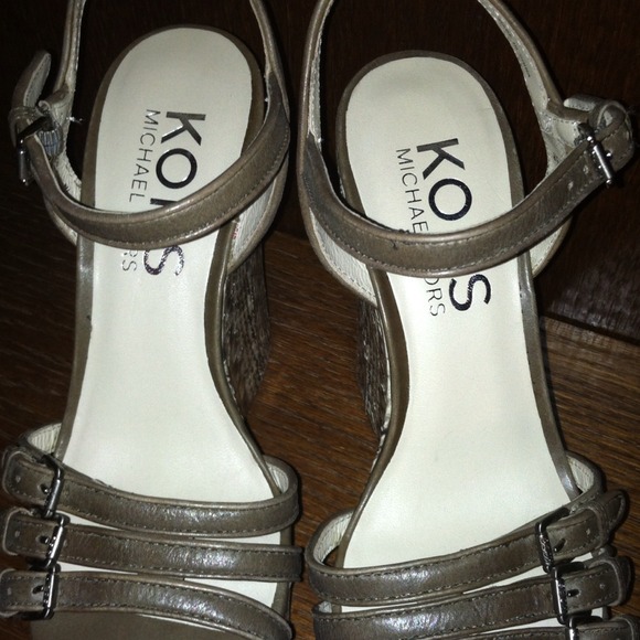 Michael Kors Animal Jacinda Wedge Dark Olive - Picture 2 of 4