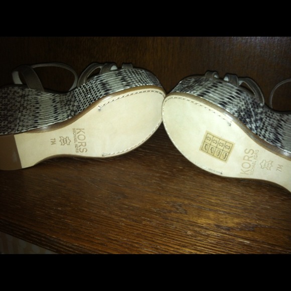 Michael Kors Animal Jacinda Wedge Dark Olive - Picture 4 of 4