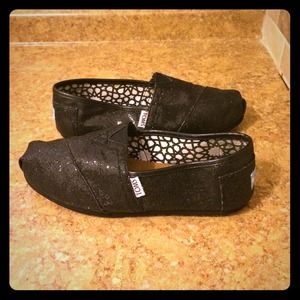 Toms sparkle shoes size 7 black...great condition