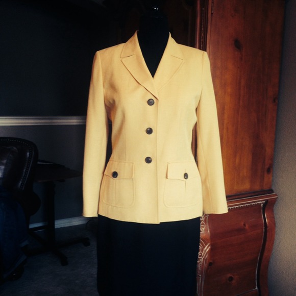 Jones Wear yellow suit jacket