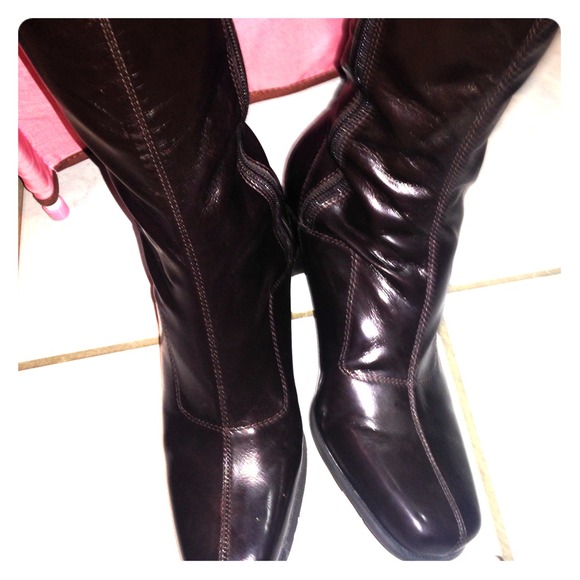Lovely brown leather high boots