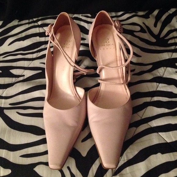 Light pink pointy heels.