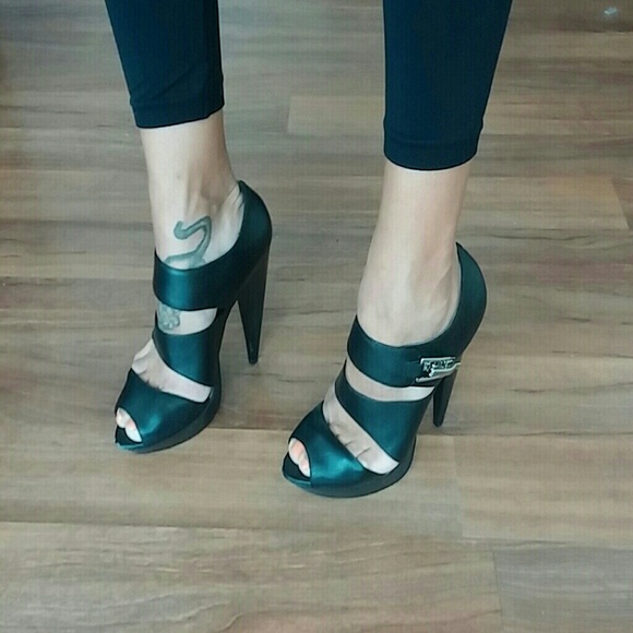 DONATED! SIREN black platforms! - Picture 3 of 4