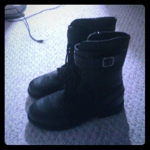 Combat boots