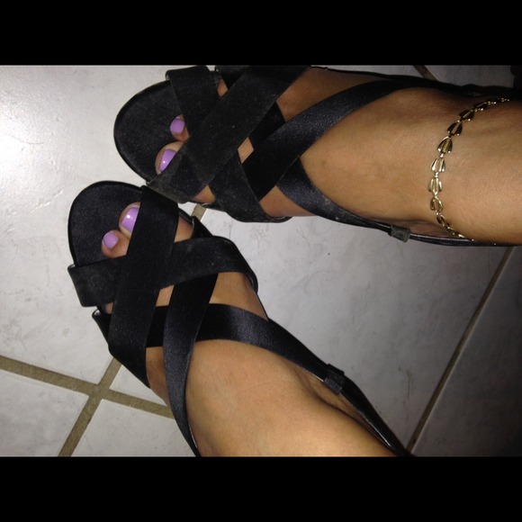Cute mid length heal shoes