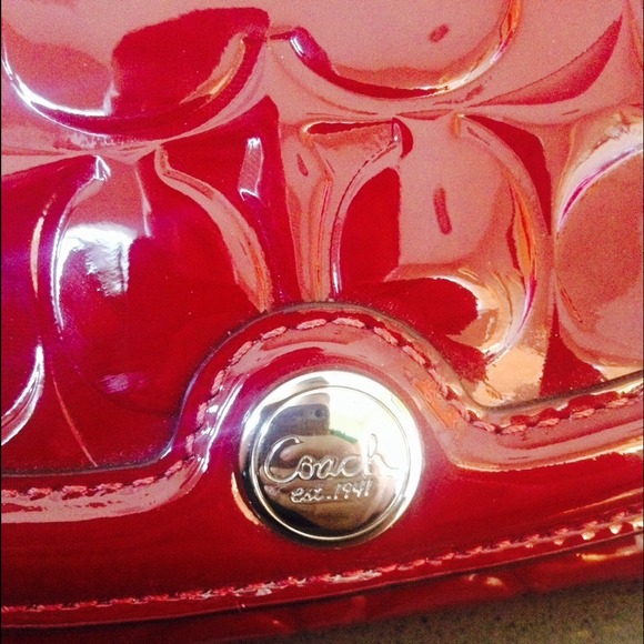 •Coach Gallery Patent Leather Embossed Wallet• - Picture 2 of 4