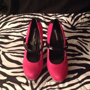 Hot pink / snake print pumps