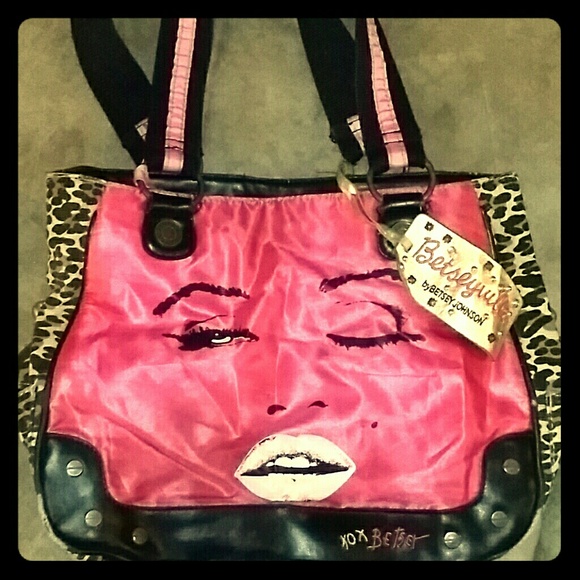 Betsey Johnson Marilyn Monroe Wink Purse (pink)