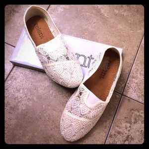 💋Crochet Ivory Slip-On's💋