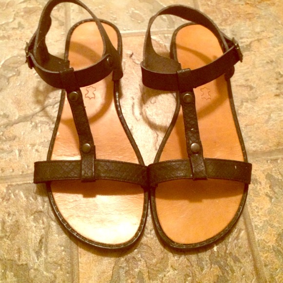 Black flat sandals