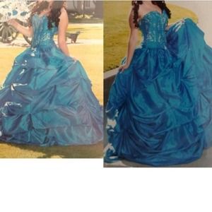 Beautiful teal quince dress or sweet 16