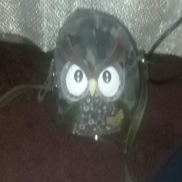 Side owl purse