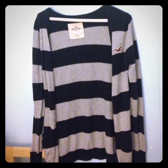 ❌SOLD IN BUNDLE❌ Hollister Navy and Gray Cardigan