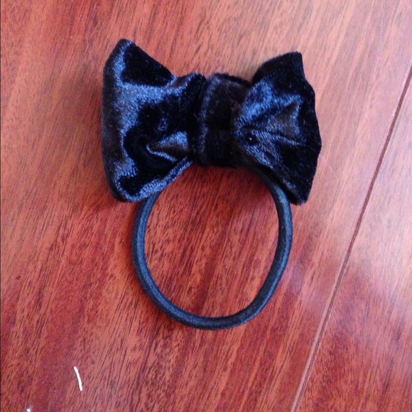 SOLD Brandy Melville velvet black bow hair tie